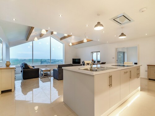 Hen House View 2 - UK41551