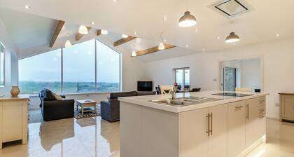 Hen House View 2 - UK41551