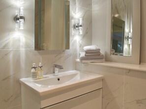 Towels - 2 bedroom accommodation in Roslin (Roslin)