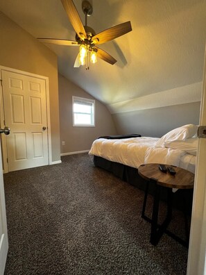 4 chambres, bureau, Wi-Fi gratuit, draps fournis