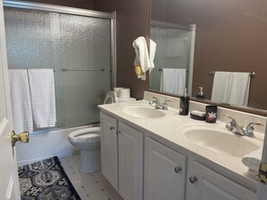 Combined shower/bathtub