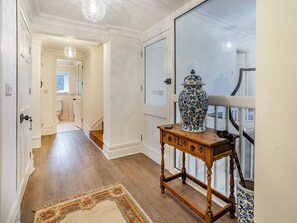 Interior - Brynog Mansion Apartment (Lampeter)