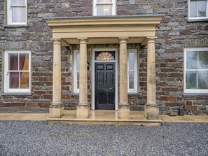 Exterior detail - Brynog Mansion Apartment (Lampeter)