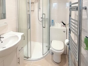 Towels - 1 bedroom accommodation in Westward Ho!, near Bideford (Westward Ho!, near Bideford)