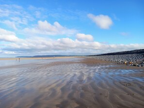 Beach - 1 bedroom accommodation in Westward Ho!, near Bideford (Westward Ho!, near Bideford)