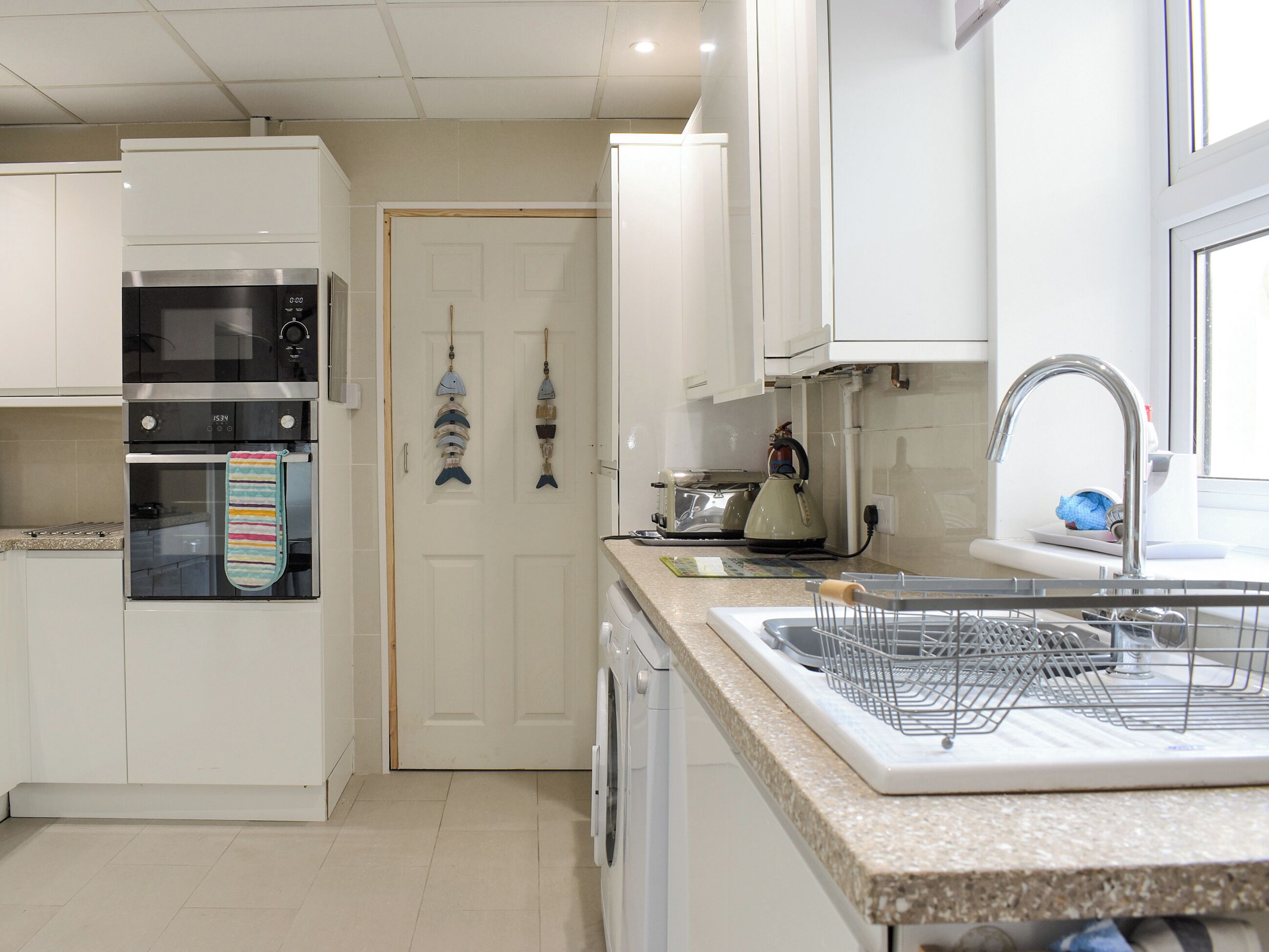 Geschirrspüler, Hochstuhl, Gefrierschrank