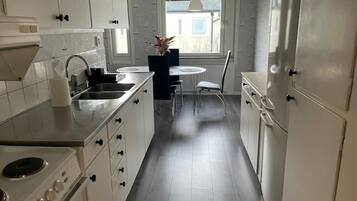 KylskÄp, mikrovÄgsugn, ugn och kaffe- och tebryggare