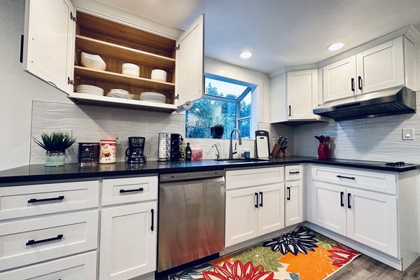 Refrigerador, microondas, horno, placa de cocina