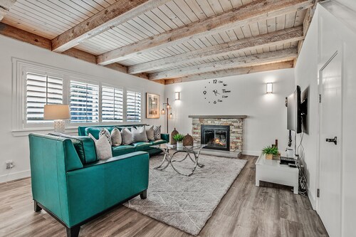 Gorgeous 4B/2.5B Newly-Renovated Relaxed House