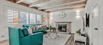 Gorgeous 4B/2.5B Newly-Renovated Relaxed House