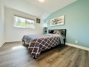 4 bedrooms, desk, iron/ironing board, free WiFi - Gorgeous 4B/2.5B Newly-Renovated Relaxed House (Dublin)