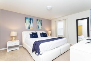 5 chambres, fer et planche à repasser, lit de bébé portatif