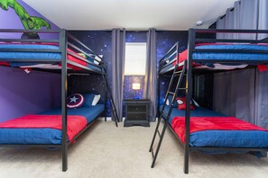 5 habitaciones, tabla de planchar con plancha y cuna de viaje 