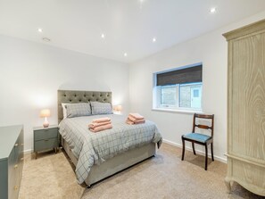 3 bedrooms, free WiFi, bed sheets