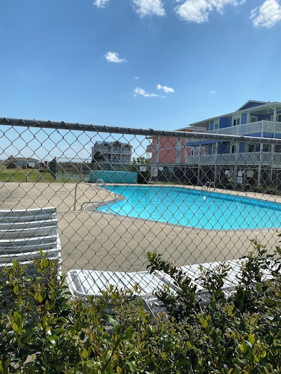 Beachski's Bliss- Ocean views and private Beach access!