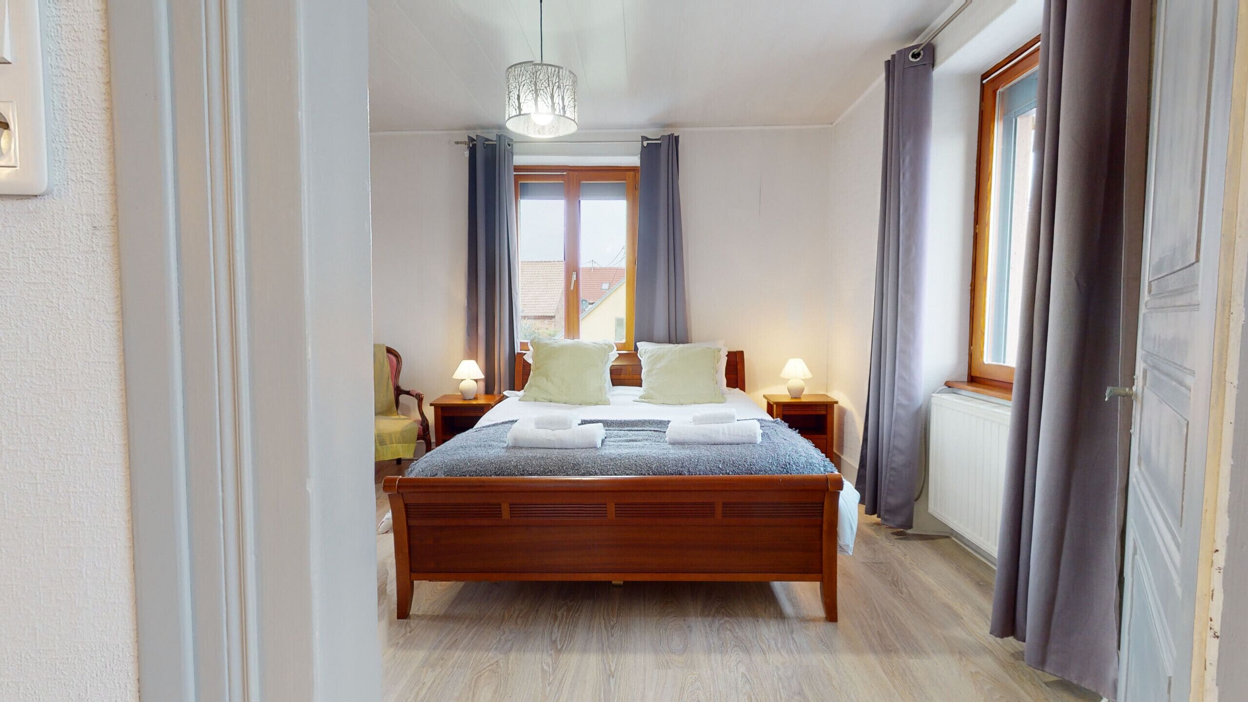 4 Schlafzimmer, schallisolierte Zimmer, Bügeleisen/Bügelbrett
