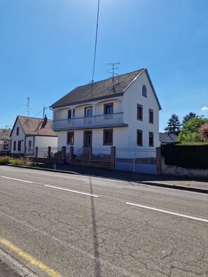 Exterior - la maison blanche issenheim (Issenheim)