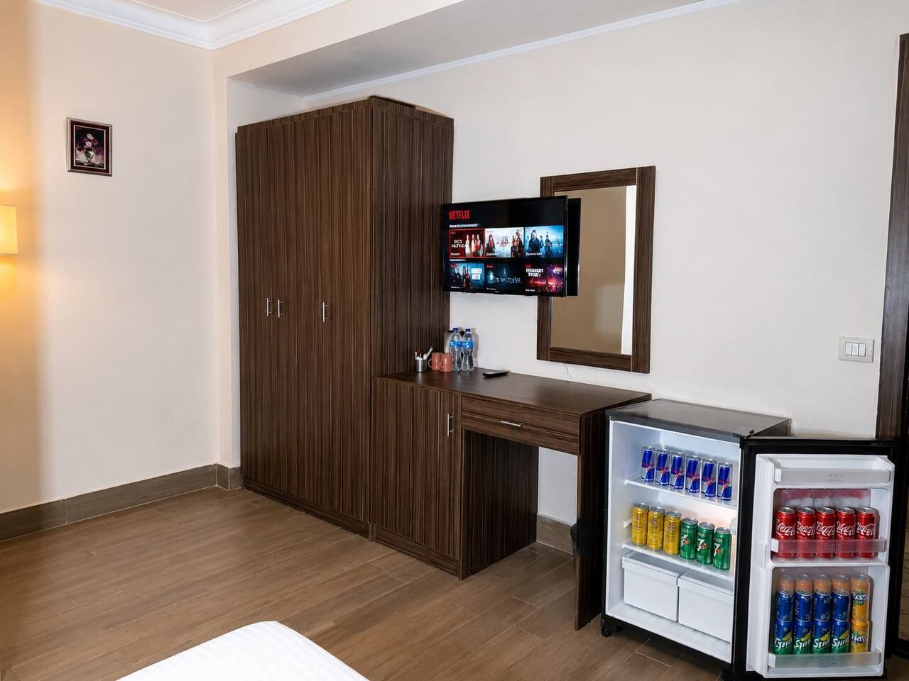 Habitació amb dos llits individuals panoràmica | Minibar