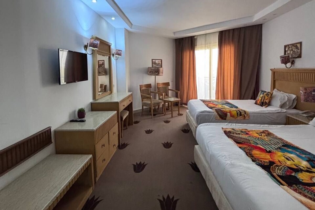 Deluxe Triple Room | Egyptian cotton sheets, premium bedding, Select Comfort beds