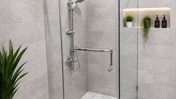 Combined shower/tub, deep soaking tub, rainfall showerhead, hair dryer