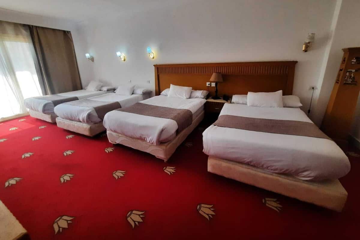 Deluxe-værelse til 3 personer | Egyptiske bomuldslagner, premium-sengetøj, Select Comfort-senge
