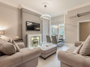 TV - 2 bedroom accommodation in Bournemouth (Bournemouth)