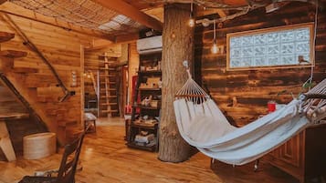 Panoramic Tree House | Living area