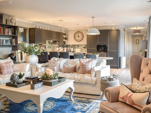 A beautiful rural location, close to Glasgow and Loch Lomond.