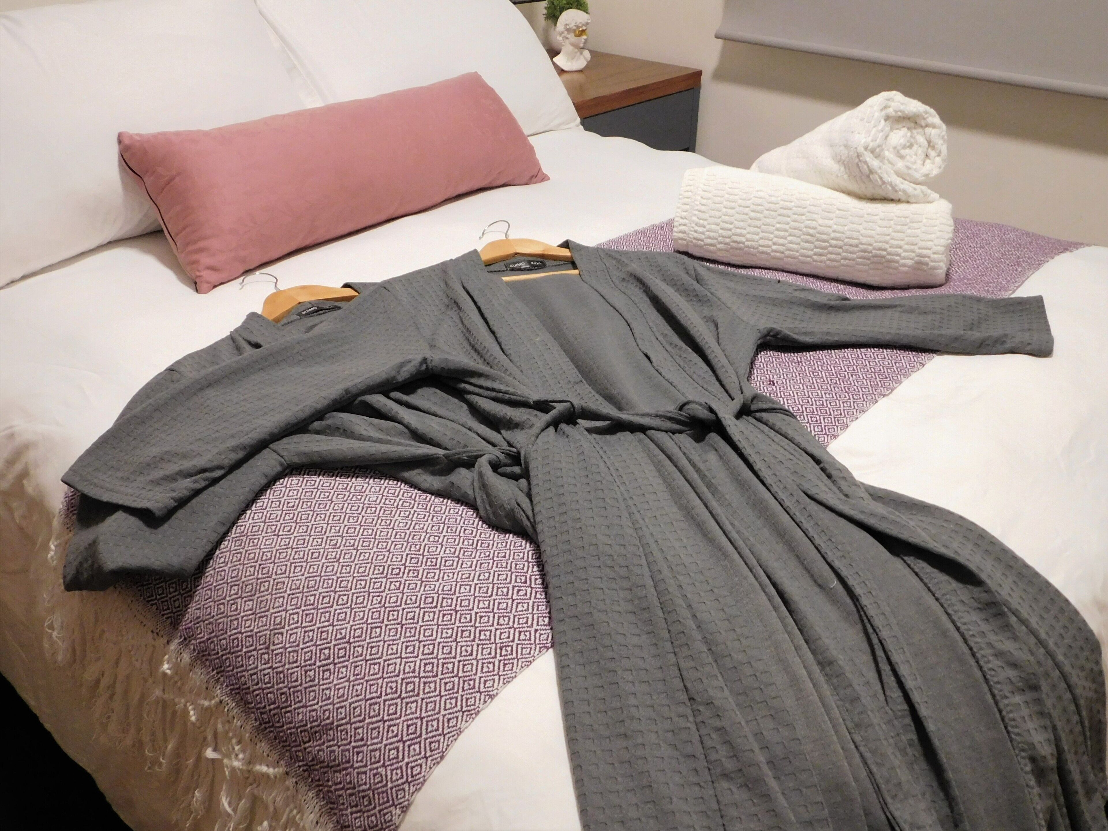 2 chambres, coffres-forts dans les chambres, bureau