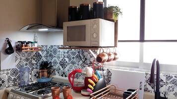 Refrigerador, microondas, horno y lavavajillas