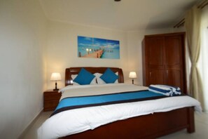 2 bedrooms, in-room safe, desk, iron/ironing board