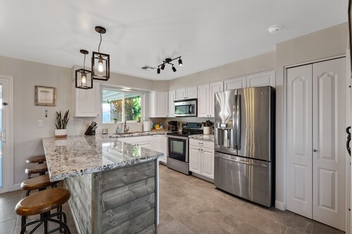 Four Queens Inn ~No Cleaning Fee~ Near Airport/ASU