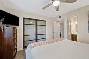 4 bedrooms, desk, iron/ironing board, travel crib - Four Queens Inn ~No Cleaning Fee~ Near Airport/ASU (Tempe)