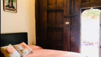 1 bedroom, desk, free WiFi, bed sheets