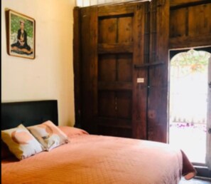 1 chambre, bureau, accès au Wi-Fi (inclus), literie fournie