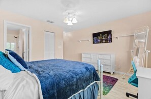 5 Schlafzimmer, Schreibtisch, Bügeleisen/Bügelbrett, kostenloses WLAN