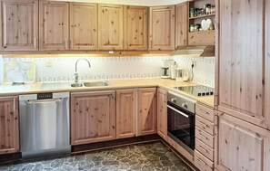 Fridge, stovetop, coffee/tea maker