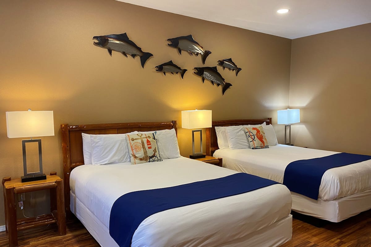 Double Room, 2 Queen Beds, Patio, Canal View | 2 bedrooms, iron/ironing board, free WiFi, bed sheets