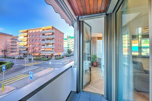 Family Apartment, Multiple Bedrooms, 2 Bathrooms (Dandy House Few Min From Lake) | Property grounds - Dandy House Few Min From Lake (Lugano)