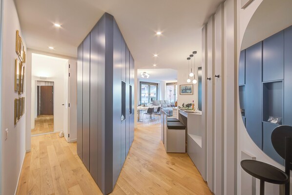 Family Apartment, Multiple Bedrooms, 2 Bathrooms (Dandy House Few Min From Lake) | Lobby - Dandy House Few Min From Lake (Lugano)