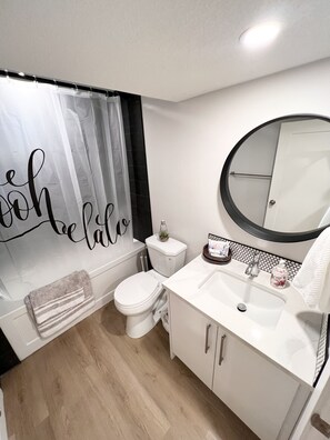 Combined shower/tub, towels, soap, shampoo