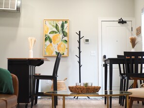 Dining - Prime OTR+QueenBed+50inTV+Near TQL+Studio+Equipped+Sleeps 4ppl (Cincinnati)