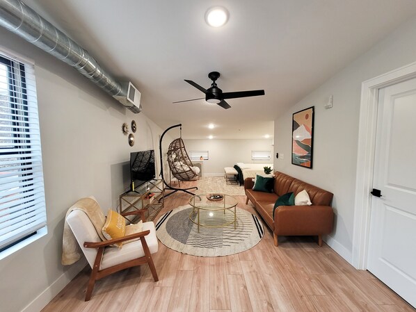 Smart TV - Prime OTR+QueenBed+50inTV+Near TQL+Studio+Equipped+Sleeps 4ppl (Cincinnati)