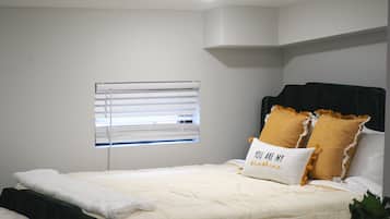 1 habitación, caja de seguridad en la habitación y escritorio