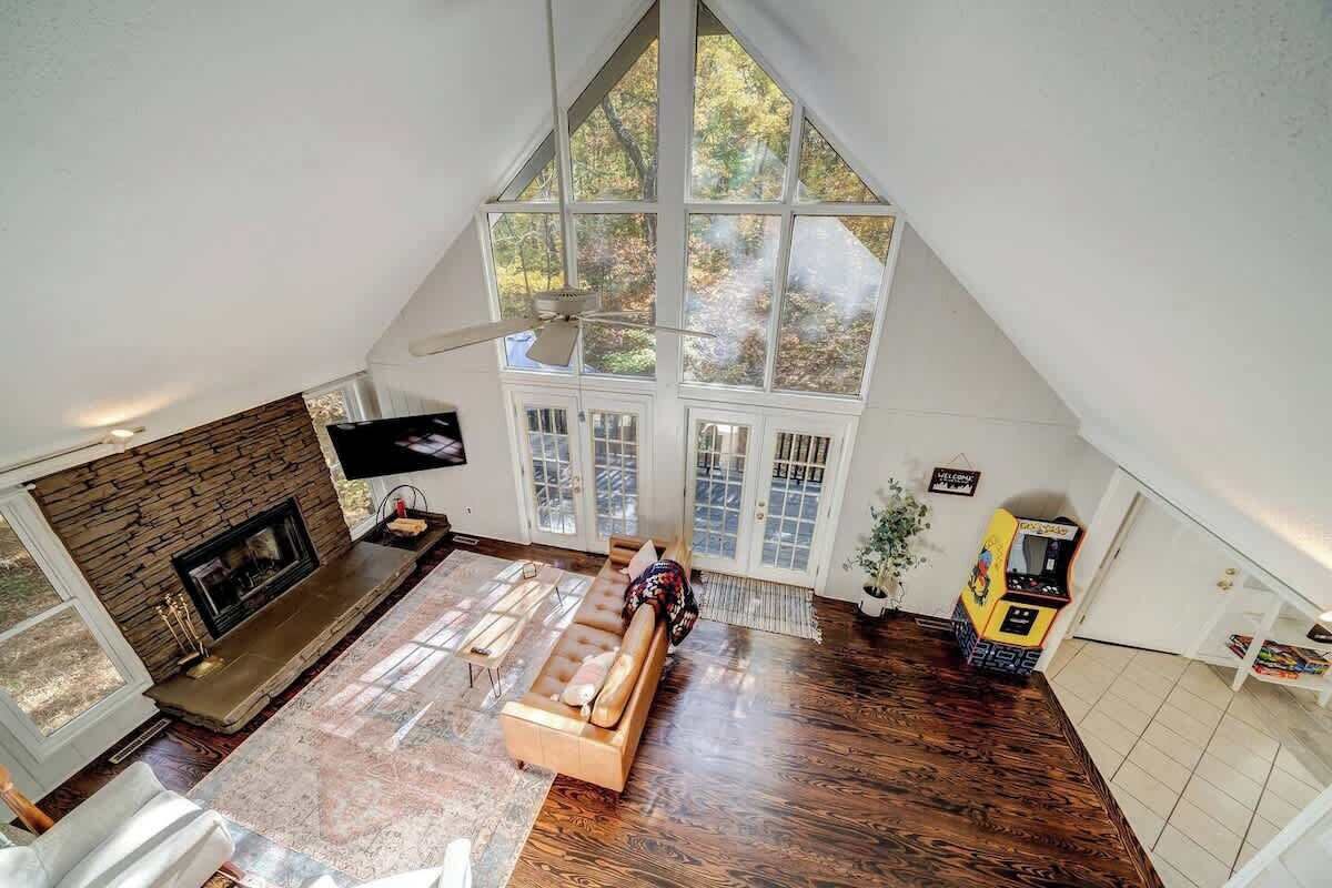 Fernseher, Kamin, Videospiele, Arbeitsbereiche