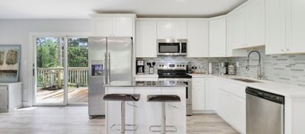 Estate escape with 2 houses, pool, Roger stadium, Beach, Alton, PGA and I-95