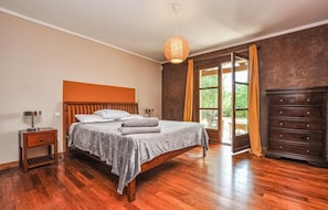 5 bedrooms, travel crib, free WiFi - Stunning home in Fayence with sauna (Fayence)