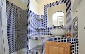 Bathtub
