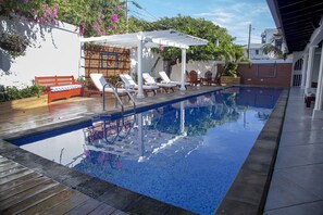 Alberca al aire libre y alberca de entrenamiento