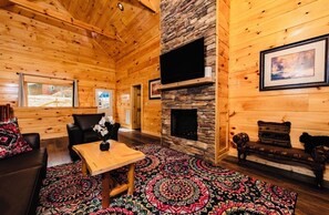 Smart TV y chimenea 